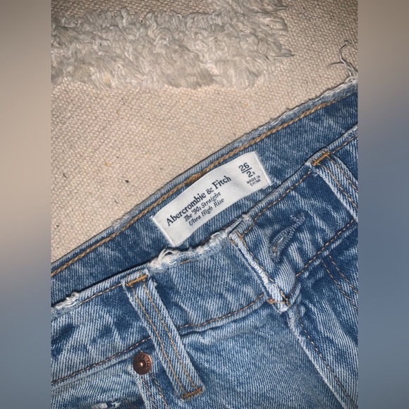 Ultra High Rise 90s Straight Jean Abercrombie denim classic in medium wash boho - Picture 3 of 8